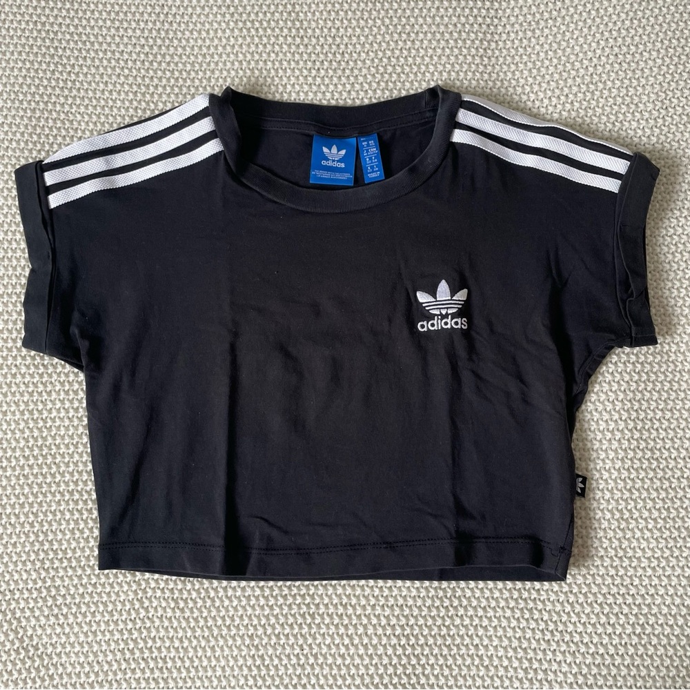 ADIDAS - Cropped Black & White Baby Tee